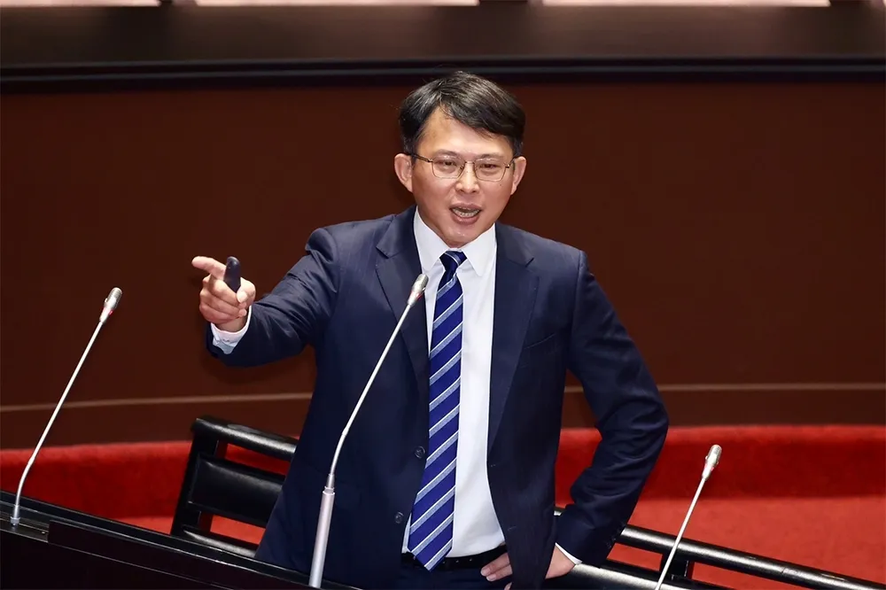 李濠仲專欄：黃國昌「糟糕的辯論者」模樣現形