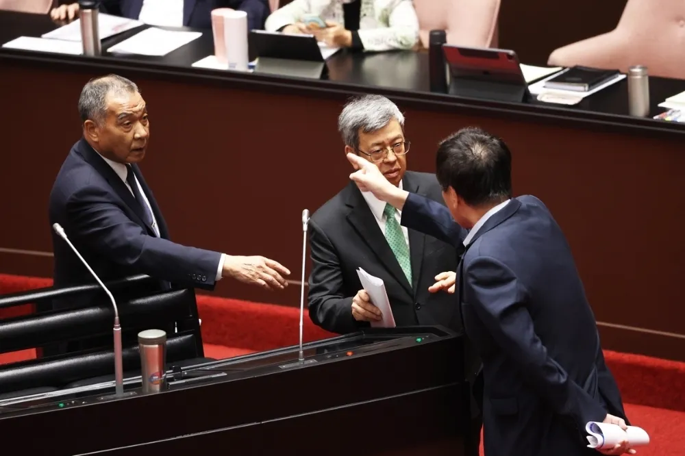 投書：反問不是反質詢
