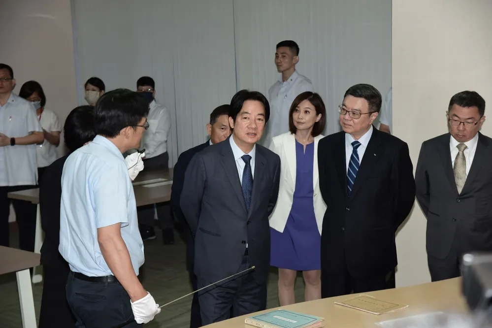 解嚴紀念日視察檔案局　賴清德：檔案不可遮蔽重要資訊