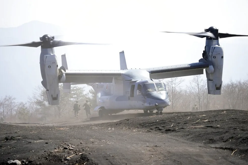 日本岩國美軍基地迎新機　魚鷹運輸機CMV-22、F-35C首度駐日