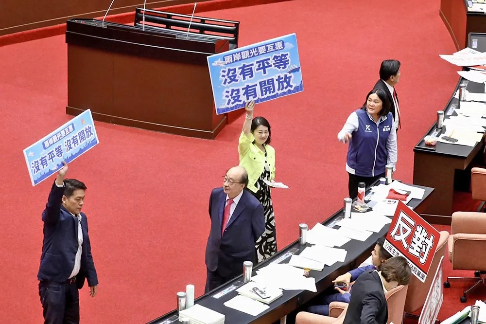 藍白共推「解除赴中旅遊禁團令」　立院通過決議