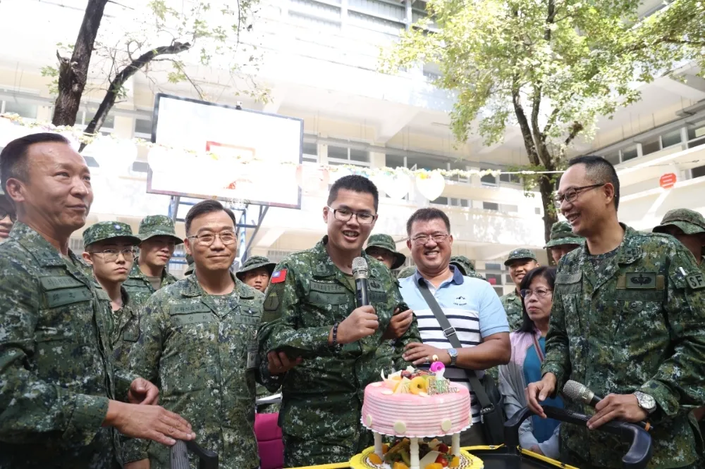 傘兵墜地癱瘓復健6年被迫退伍　軍方同意秦良丰轉任國軍醫院