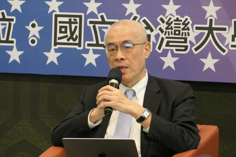 臨陣「換登」考驗賀錦麗　前國安會副秘書長：民主黨面臨分裂危機