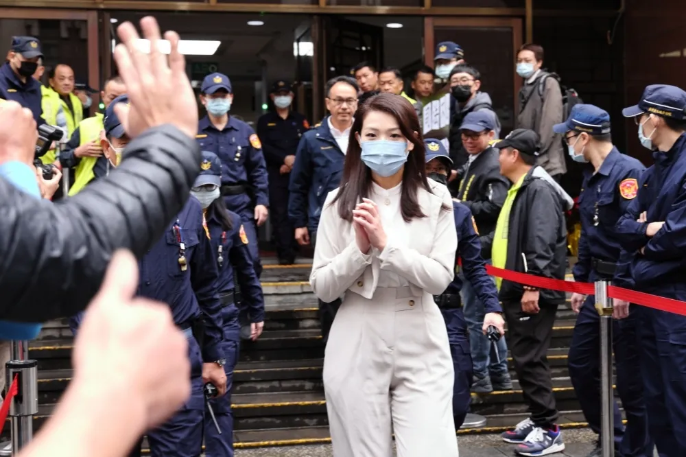 高虹安案24日一審宣判　民代找人頭助理或不法所得入口袋成判決關鍵