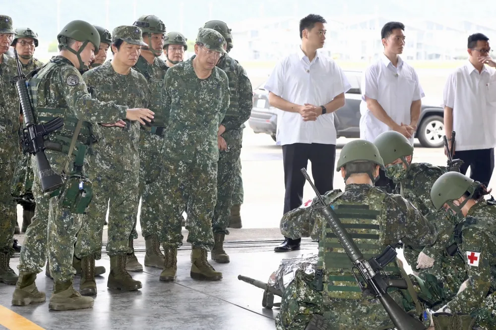 漢光40號演習第二天　賴清德穿軍服視察花蓮空軍基地