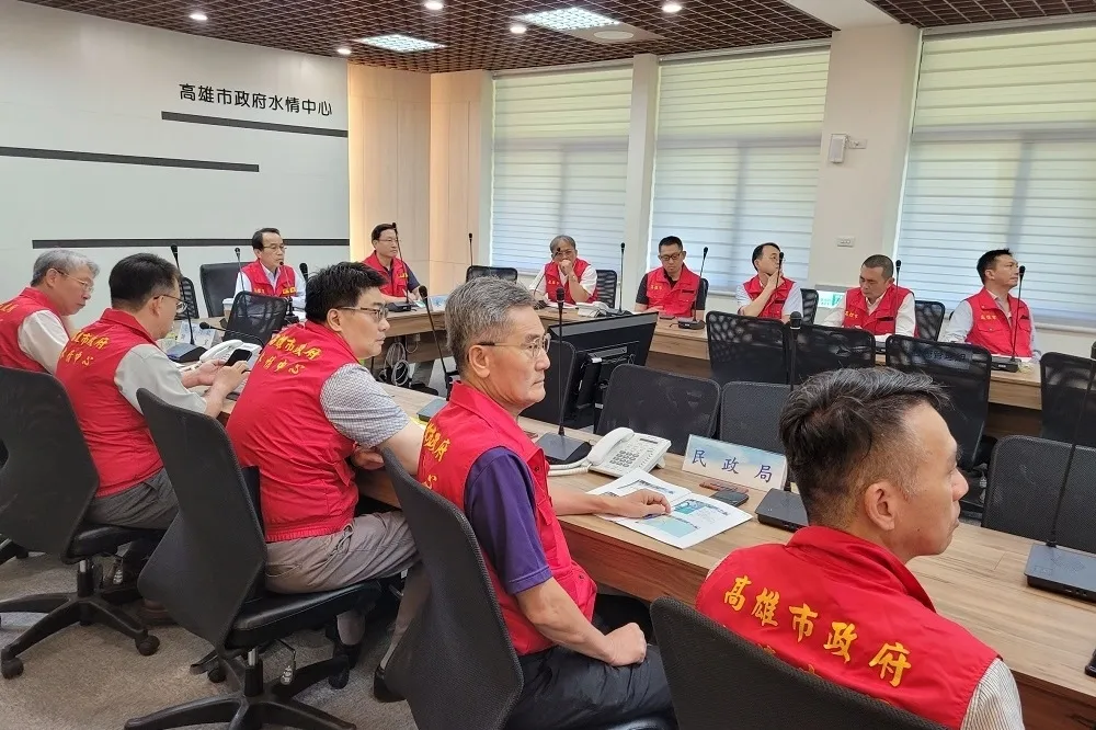 凱米颱風逢天文大潮　高雄市府全面警戒防護土石流及海水倒灌