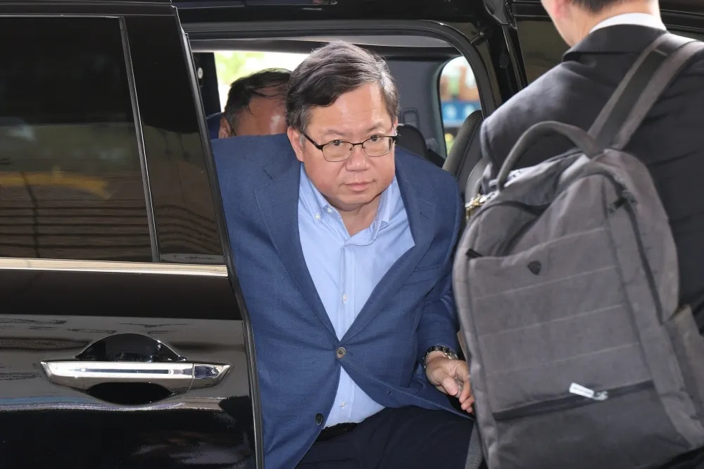 【鏡新聞民調】鄭文燦涉貪近7成民眾認衝擊綠營　卓內閣滿意度僅43%