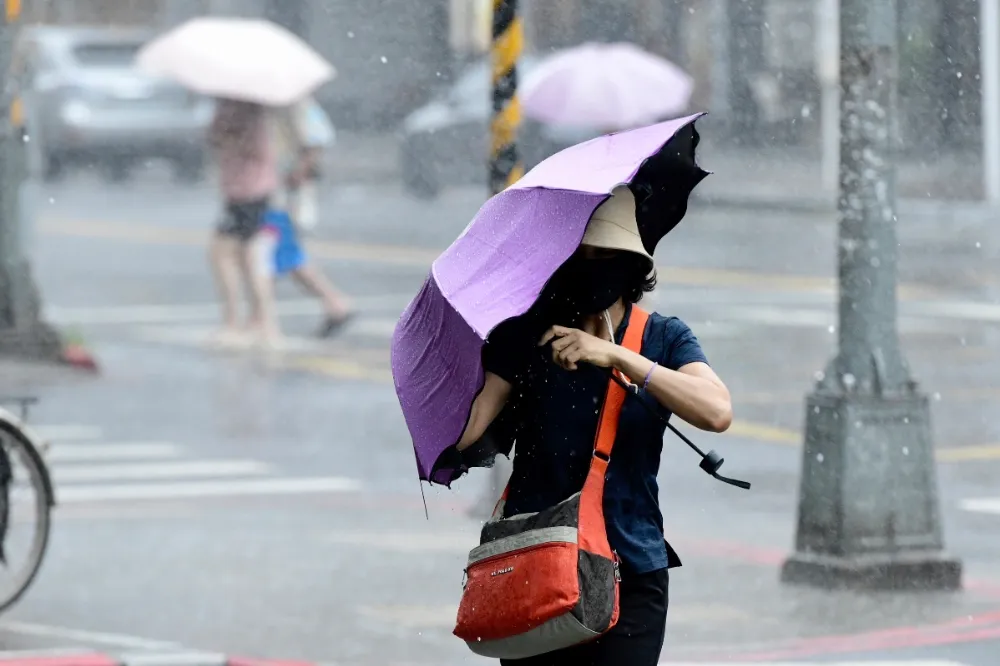 連放3天颱風假？氣象署最新風雨預測曝　14縣市仍有機會