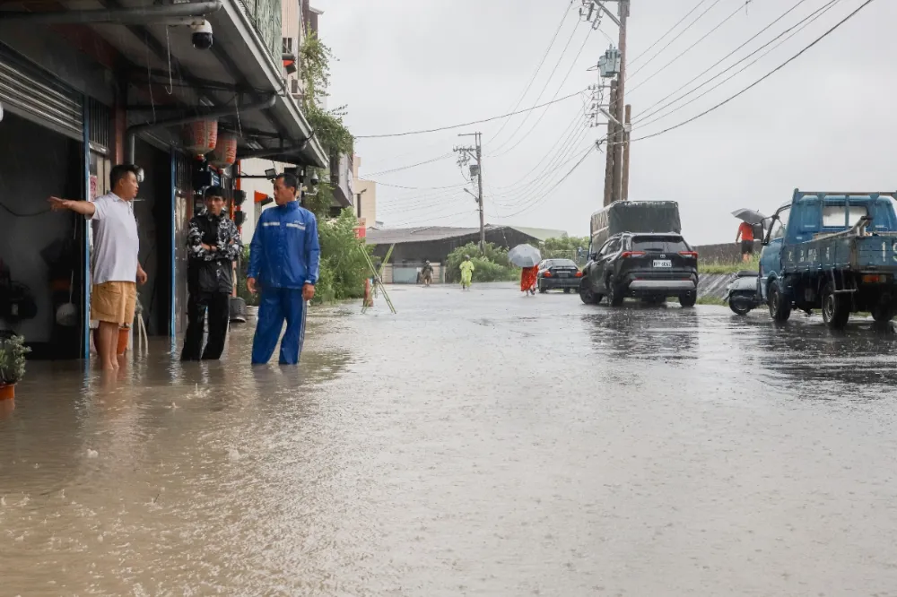 【凱米襲台】嘉義八掌溪、赤蘭溪溢堤　湖子內受困18人救出