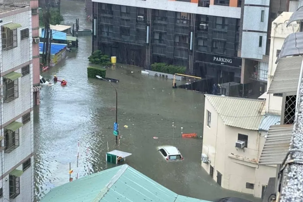 高雄豪雨「發大水」　韓粉關懷藏暗諷：下次真的要選對人