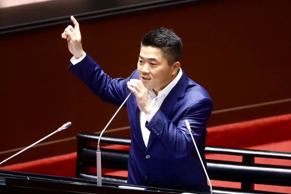 快訊／顏寬恒3案宣判出爐　貪汙重判7年10月、偽造文書6月、竊佔國土無罪