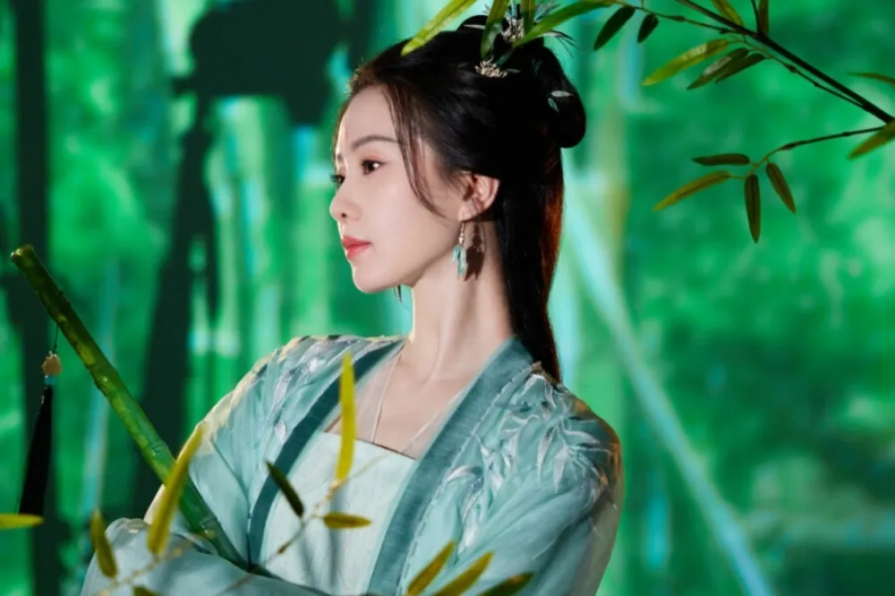 劉詩詩演楊冪《狐妖小紅娘月紅篇》姐妹作慘遭延檔　新劇晉升監製扮女警緝兇全網期待