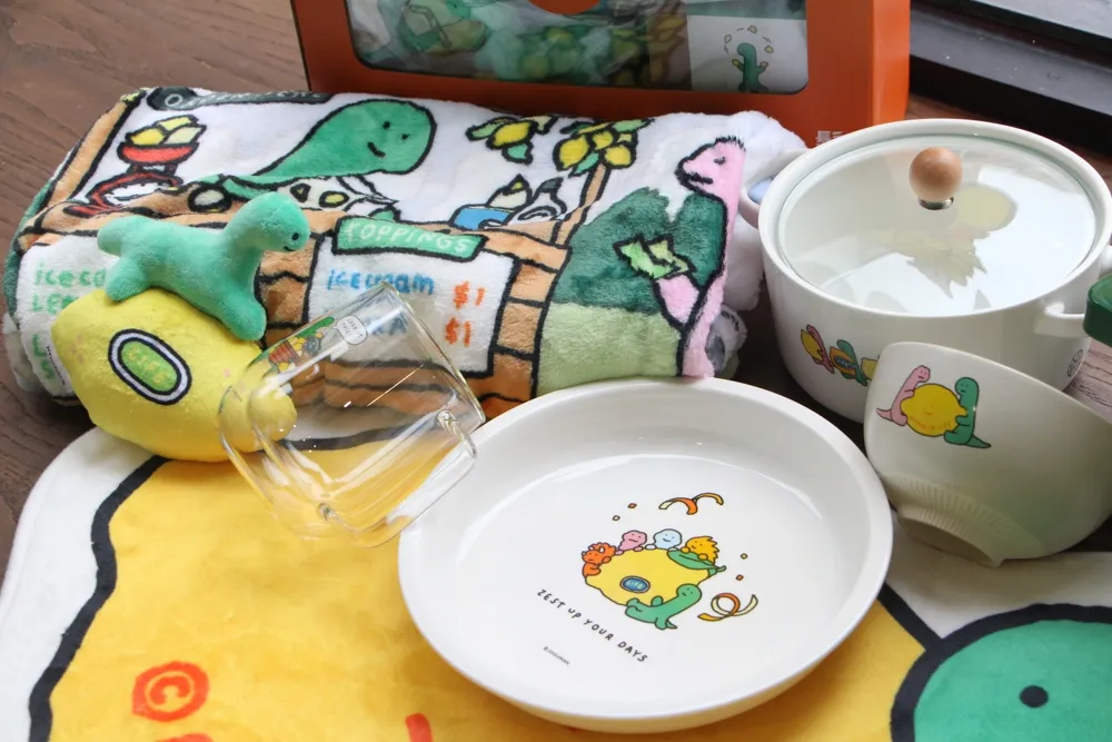 【有片】開箱 JOGUMAN 10 款系列商品！鬍子茶、敝姓鍋夏日檸檬季美食登場　絨毛玩具、泡麵碗必收