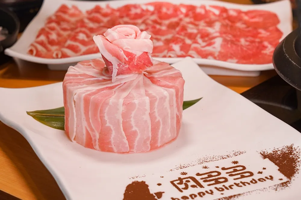 肉多多火鍋插旗香港！全台門店祭出優惠　兩人同行送「肉蛋糕」、現賺 249 元
