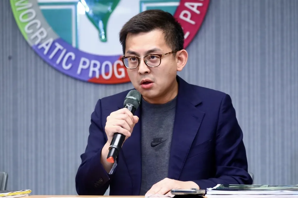 柯文哲不滿被稱「塞人」到竹市府自訴吞敗　卓冠廷嗆：告我來祭旗