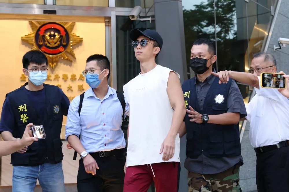 孫安佐攜瓦斯火槍逛信義區遭辦　槍枝送驗結果恐逆轉案情