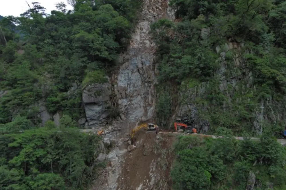 凱米強颱重創中橫　「上谷關至德基」便道最快明天中午恢復通行