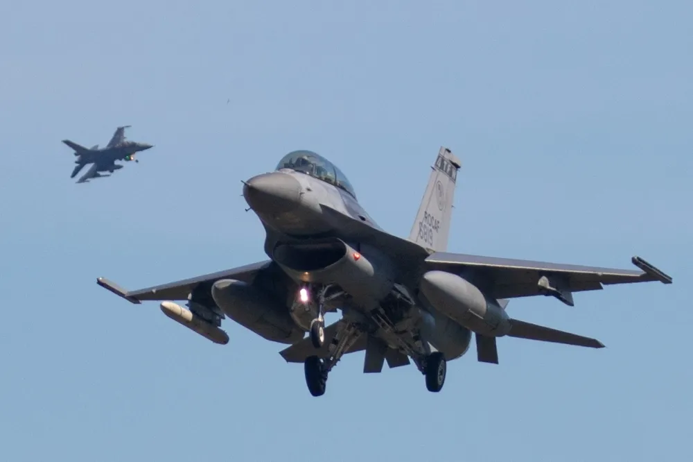 【獨家】美方售台AGM-88B改良型飛彈　國軍F-16掛載升空畫面首曝光