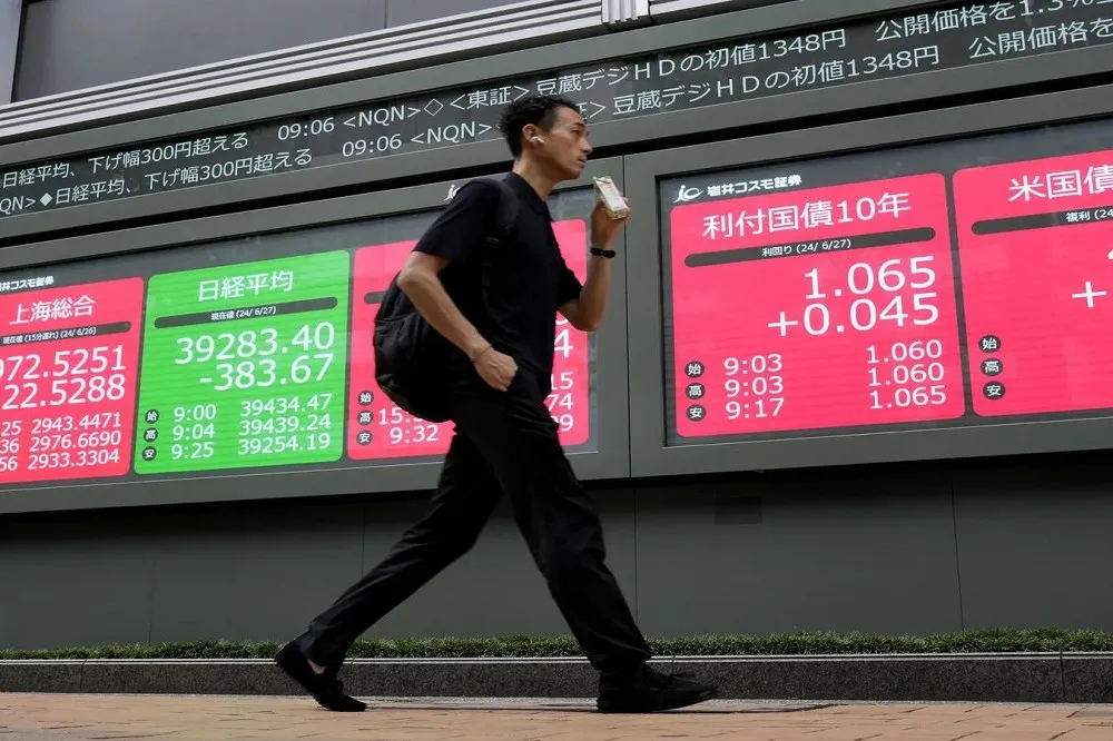 日銀副總裁放鴿「市場不穩不升息」　日經收盤勁揚1.2%日圓貶近2%