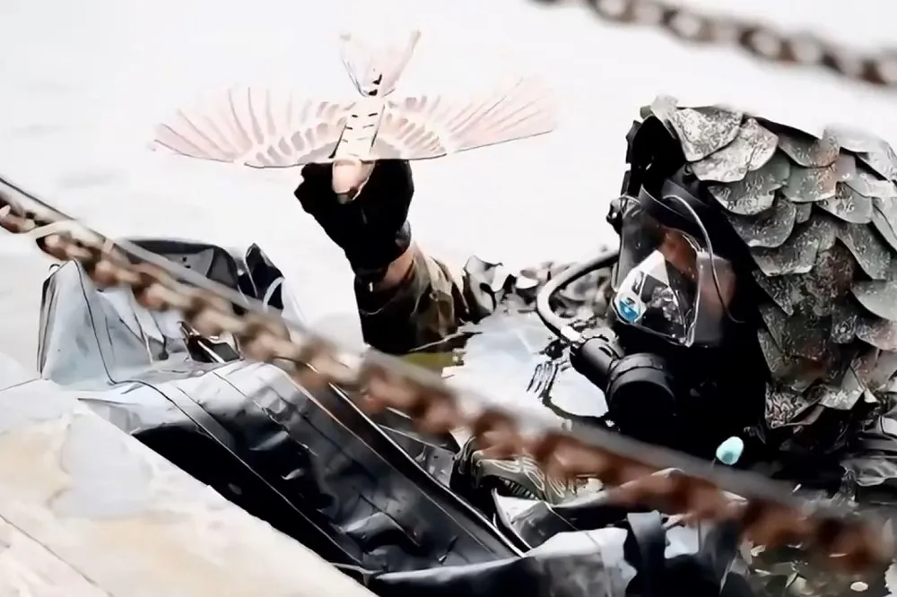 【有片】狀似真實鳥類　解放軍特戰單位迷你無人機引發關注