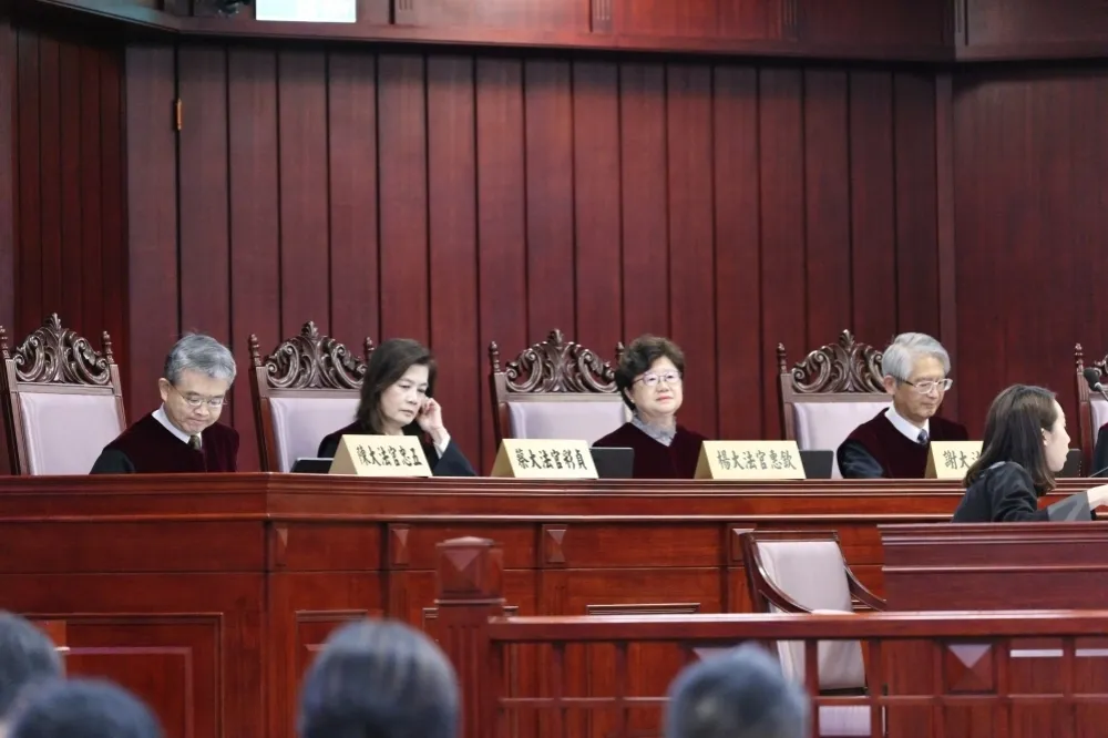 王定宇轟立院斥百萬打釋憲案訴訟　李彥秀反爆：綠用公帑養御用律師事務所