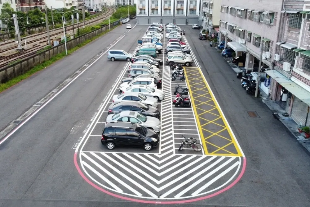 高雄岡山車站後站新設停車場　供98席機車、69席汽車位