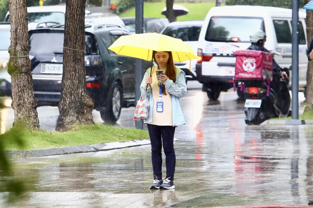 東北季風發威明低溫下探18度　北部、東半部晚間雨勢加大
