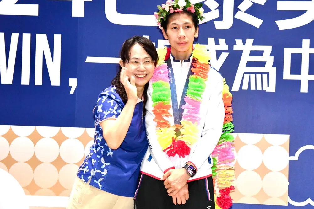 林郁婷身體不適取消採訪　廖母獻唱《人生公路》表達女兒心聲