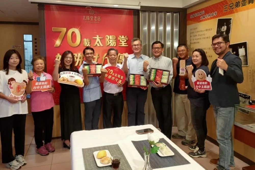 農村水保署、經發局作媒  70年太陽堂老店與古坑咖啡推出「好餅好咖」禮盒