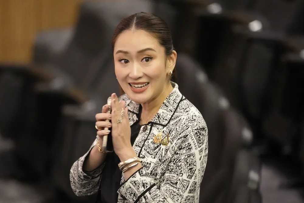 史上最年輕！塔克辛37歲么女出任泰國總理　能否熬過政治鬥爭受關注