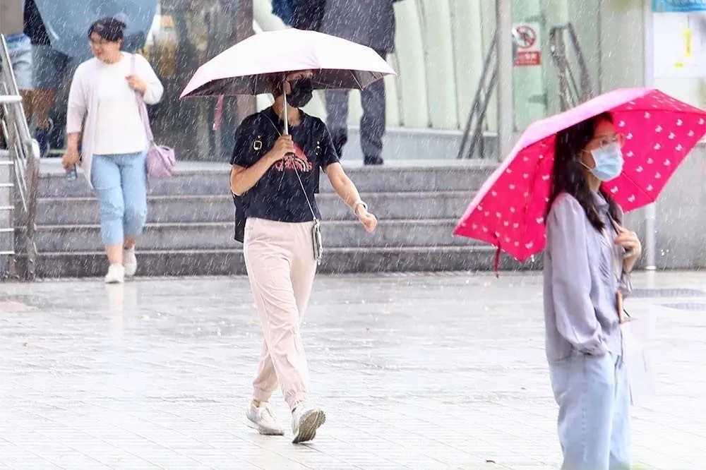 豪雨連炸加上年度大潮　中南部下周二前防水災