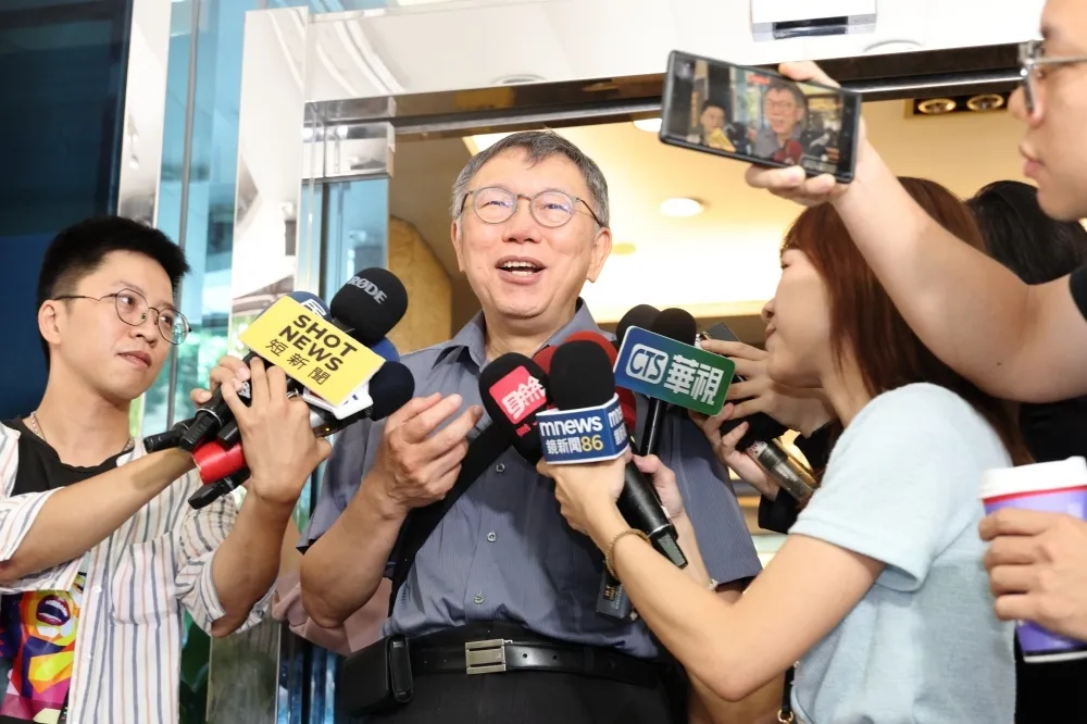 柯文哲政治獻金個人捐款逾9 成現金支付　林亮君質疑「又是申報錯誤」