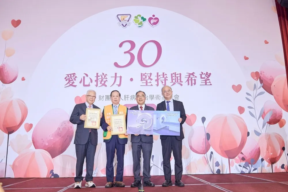曾是患者的同理心　何壽川捐MRI與CT並任肝病防治終身志工