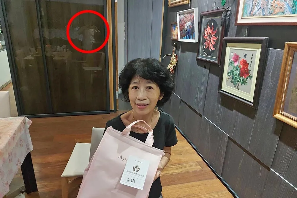秀恩愛也出事？陳佩琪曬照疑出現沒穿衣柯文哲　她急喊：有穿啦！