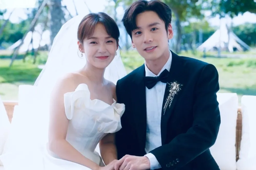 《私藏浪漫》大結局魏哲鳴求婚熱吻張佳寧　兩人拍婚紗照他霸氣公主抱男友力爆棚