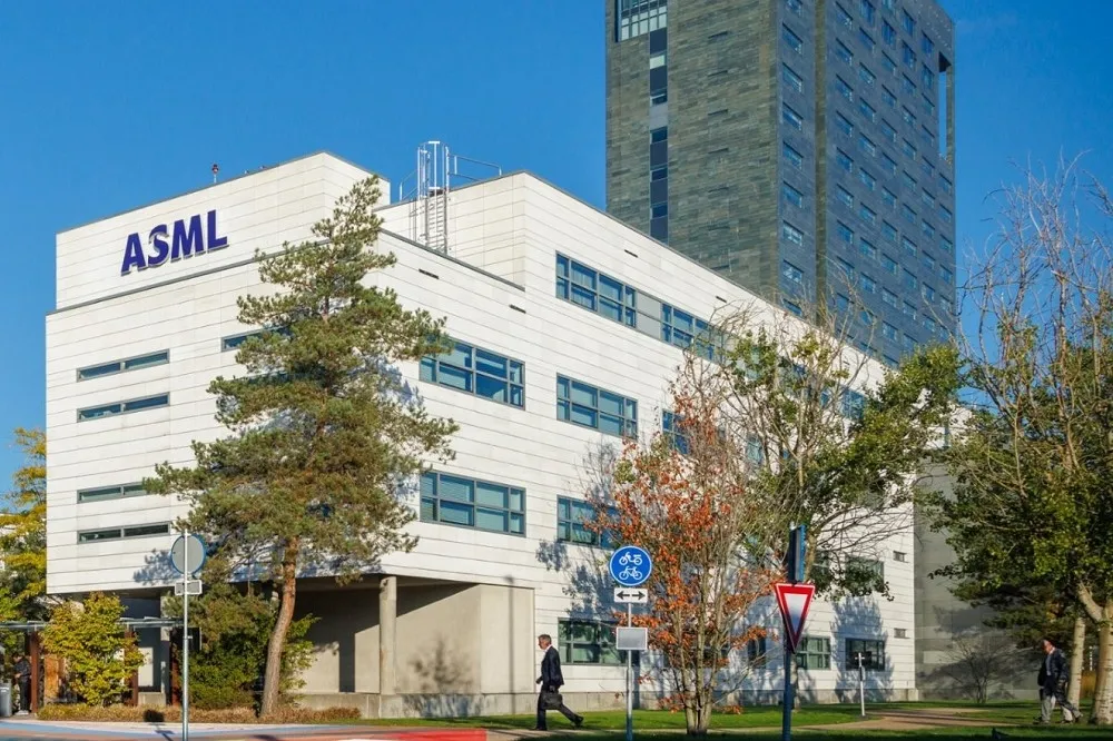 美制裁卡脖子　ASML執行長：中國半導體技術落後10年