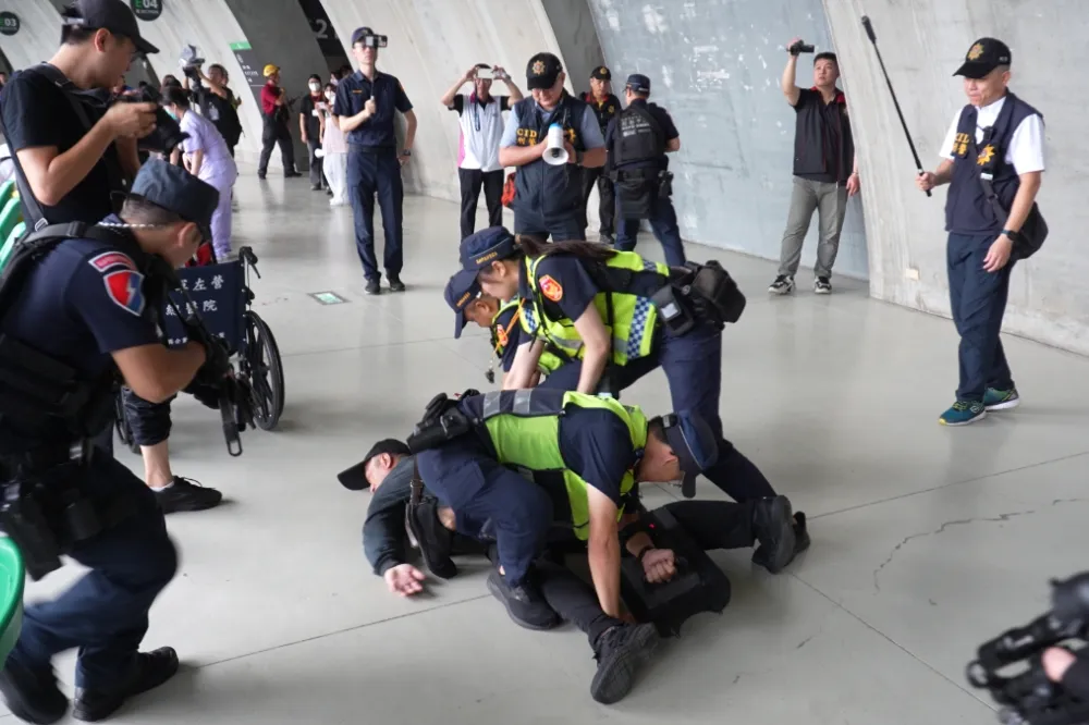 台北大巨蛋通過消安驗證可辦演唱會　高市府國家級反恐演練、陳其邁盯場