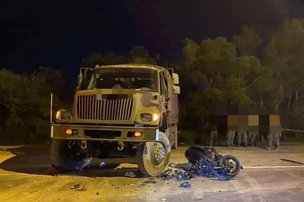 又是八軍團！才剛分心撞路樹　陸軍43砲指部軍卡轉彎撞飛老翁