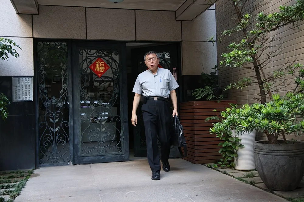 柯文哲稱政治獻金風波像「出麻疹」　笑藍、綠不敢誠實申報