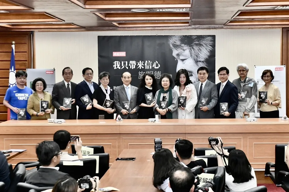 施明德語錄集結成書　藍綠要角齊追憶「台灣曼德拉」