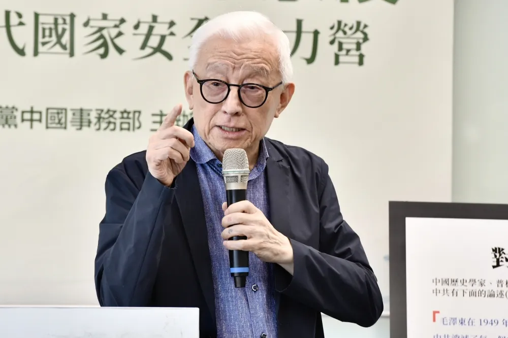 長榮致歉認同九二共識　曹興誠：屋簷下被迫低頭但錢要繳回來