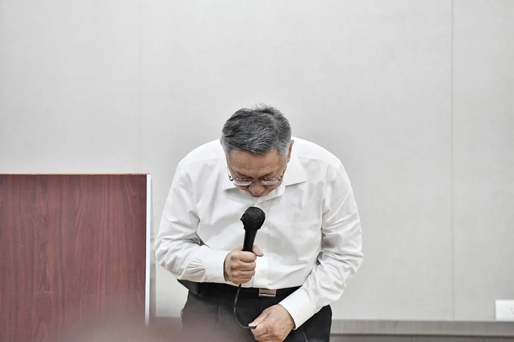 快訊／柯文哲鞠躬三度致歉　宣布請假黨主席3個月靜待調查
