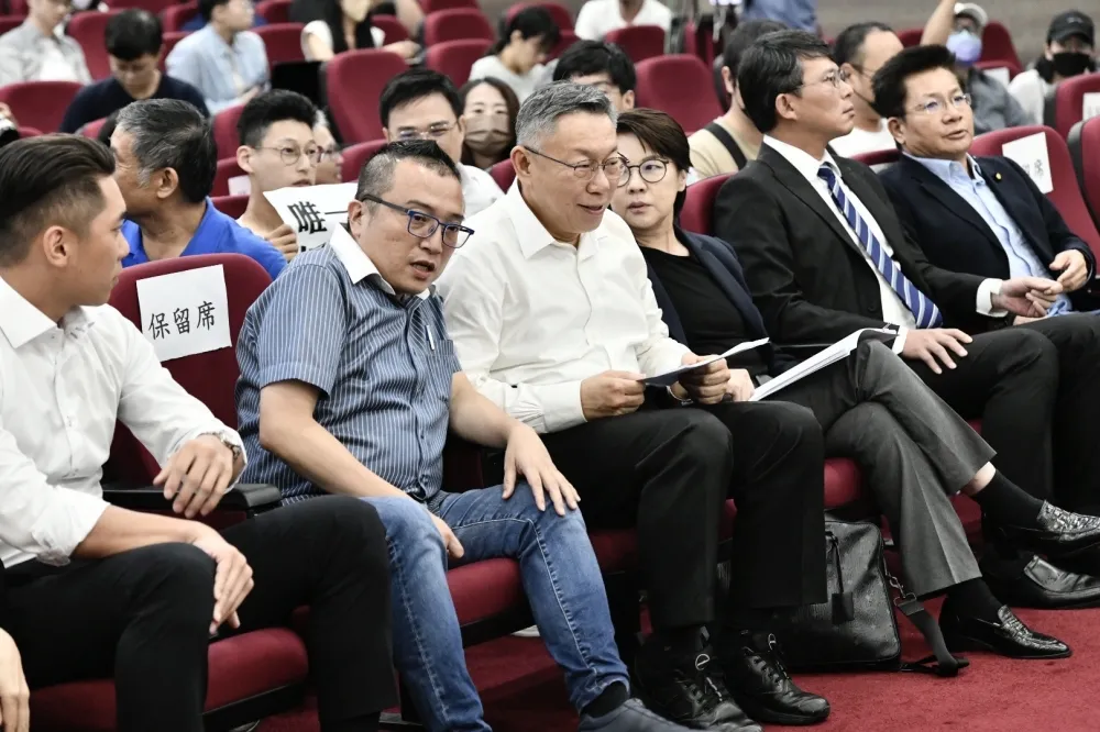 柯文哲暫別黨主席　黃國昌：在國會堅守崗位承擔責任