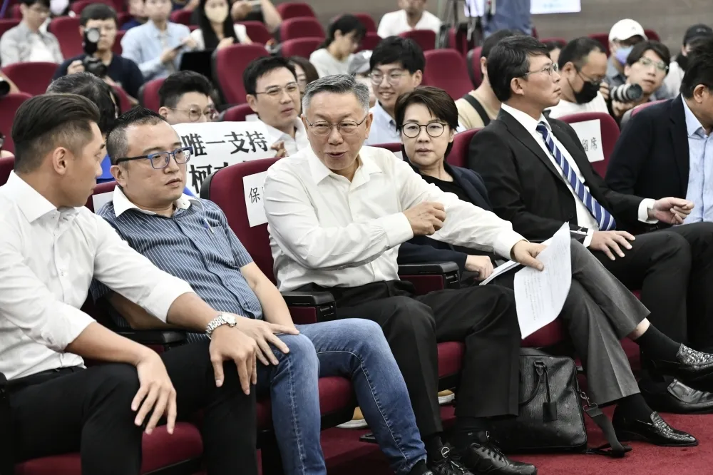 柯文哲只請假不請辭黨主席　民運人士王丹狠酸：引咎度假
