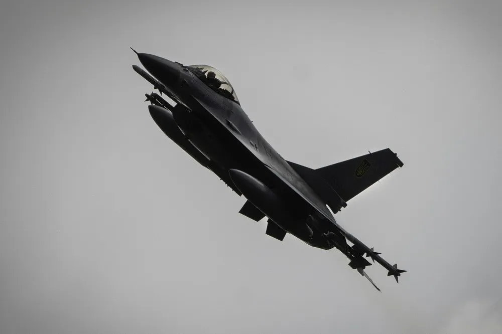 烏克蘭F-16戰機首度出現戰損後　空軍司令遭免職