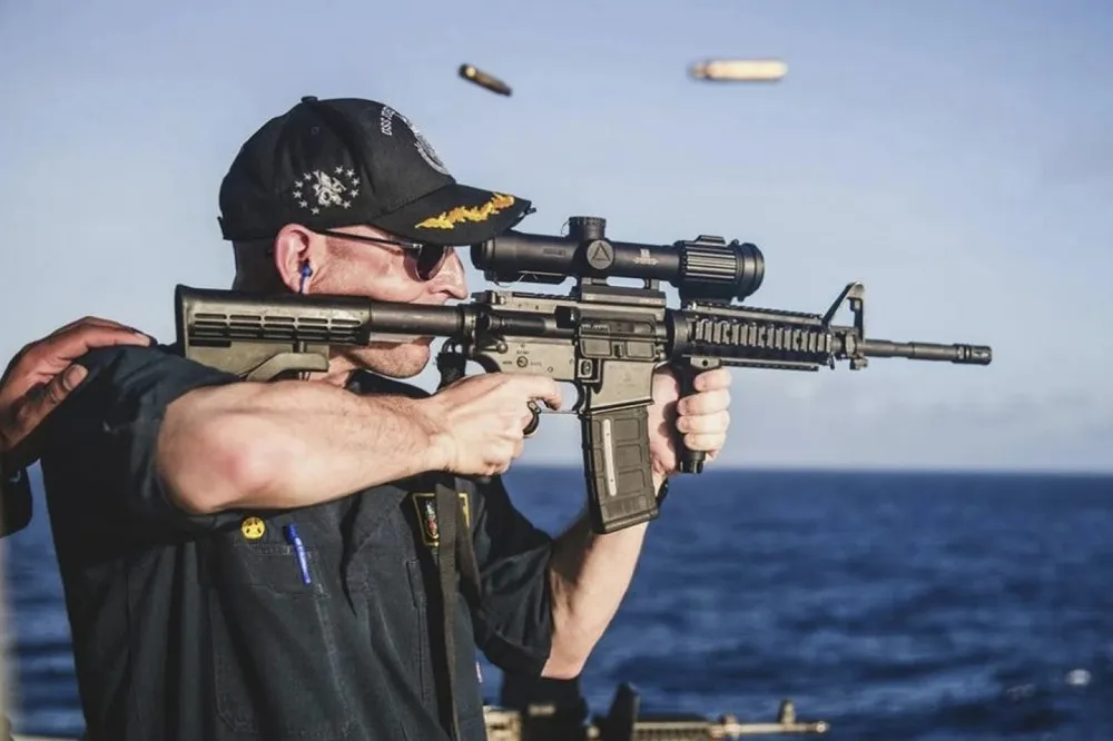 被陸戰隊揶揄！實彈射擊擺拍照出包　美海軍神盾艦長遭解職