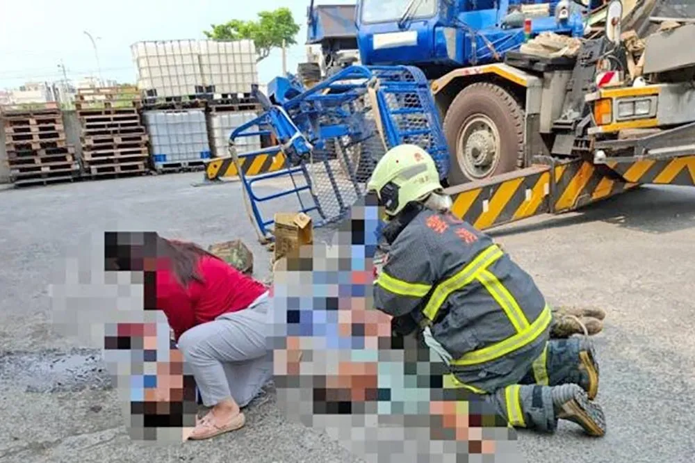 雲林虎尾飼料廠吊籃「限乘2人」卻站4人　斷裂墜落6公尺釀3死1重傷
