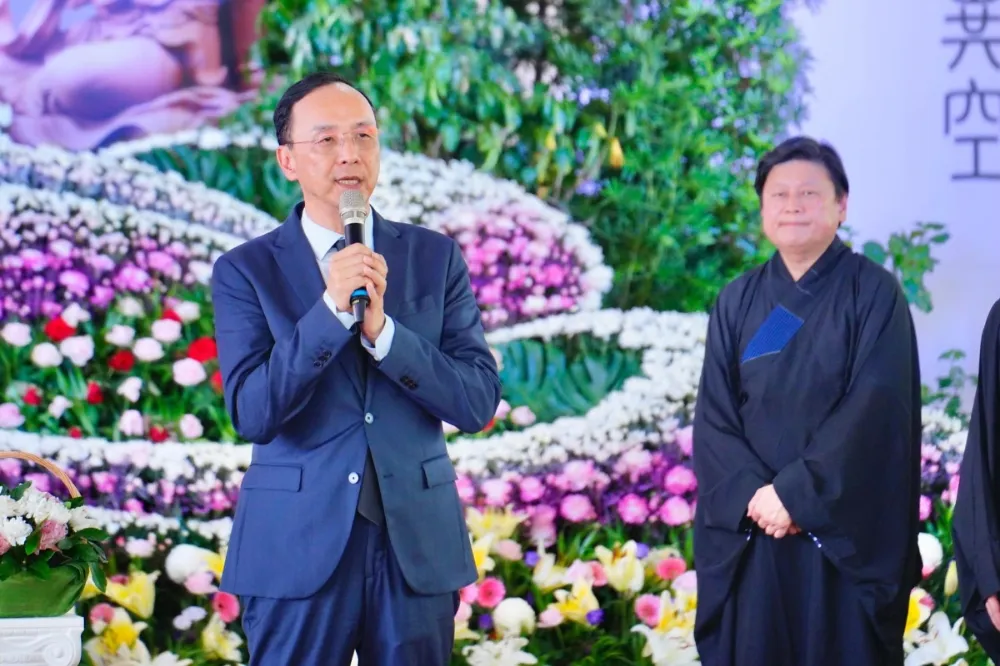 柯朱同場互動冷　朱立倫照批檢：硬辦70小時淪政治清算