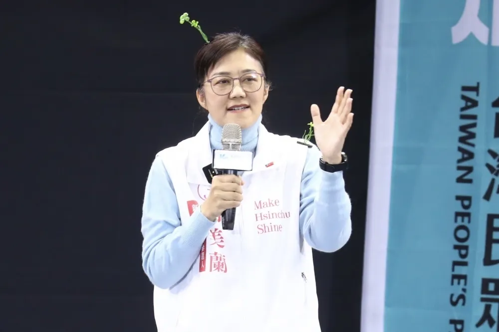 百名小草守在看守所外聲援柯文哲　柯美蘭現身陪伴不發一語