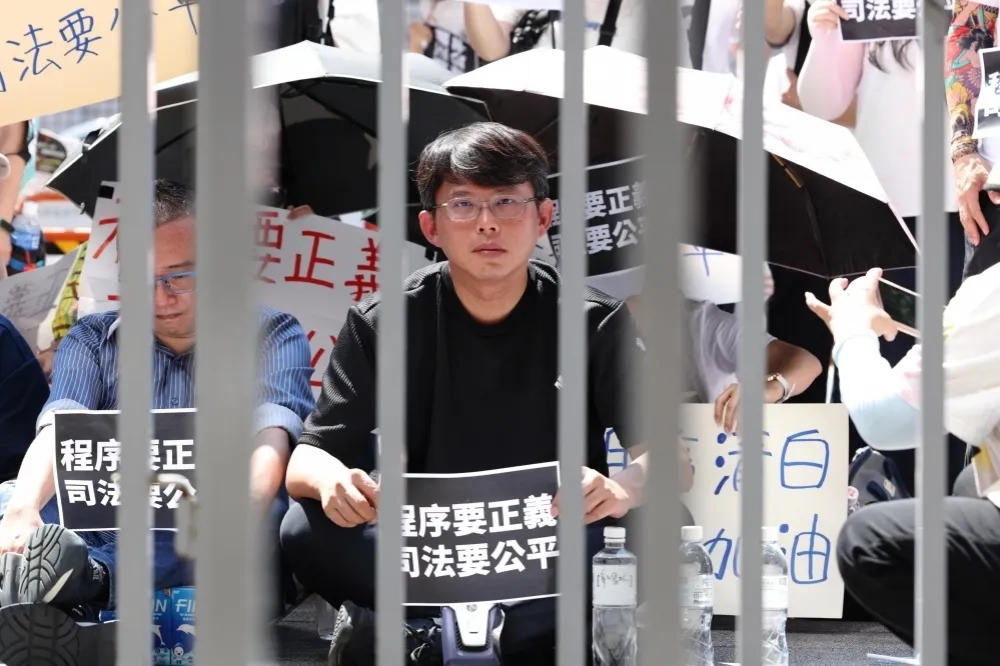 不需要這樣羞辱前人經過無數努力得來的正當法律程序